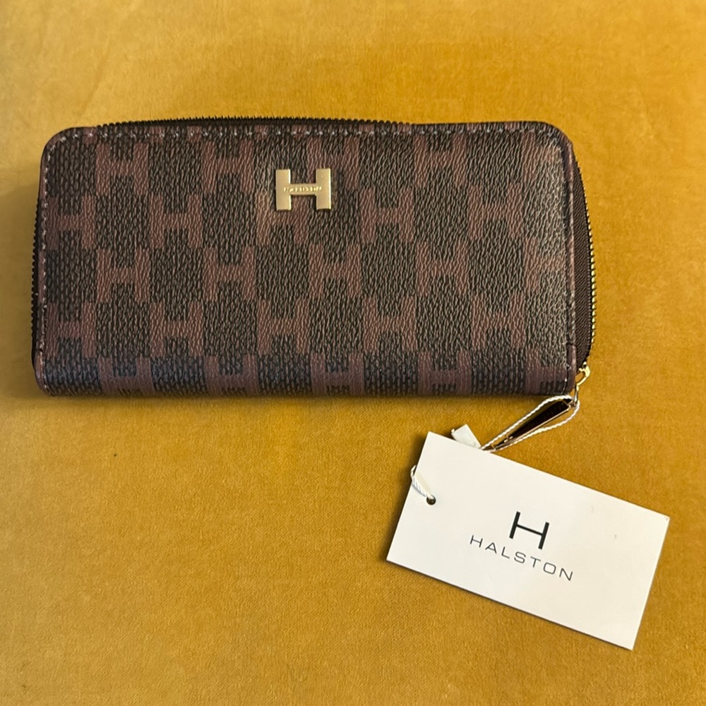 NWT Halston wallet ⭐️🖤📷🎄